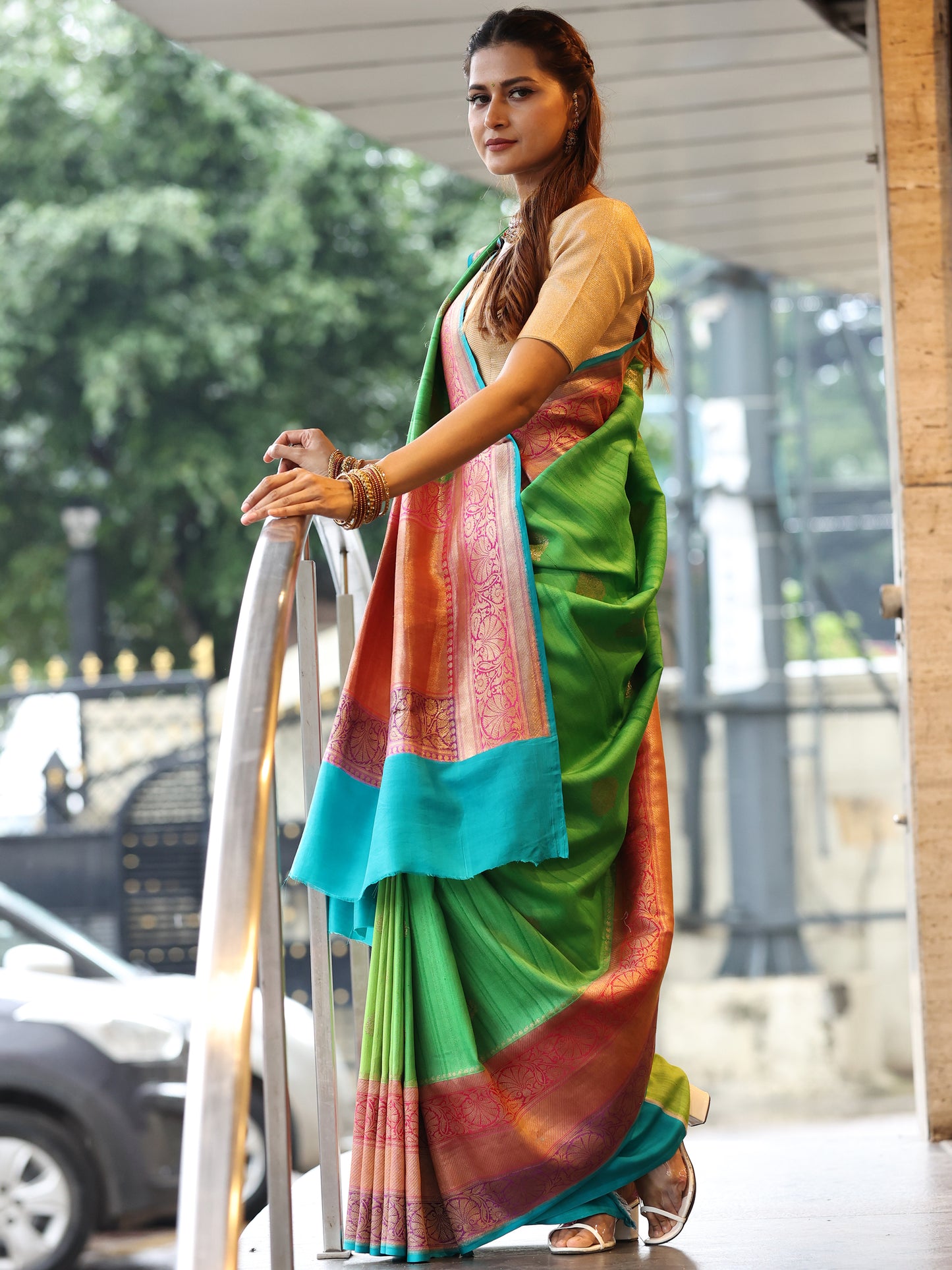 Tusson georgette hand woven saree with multi-colored border and pallu
